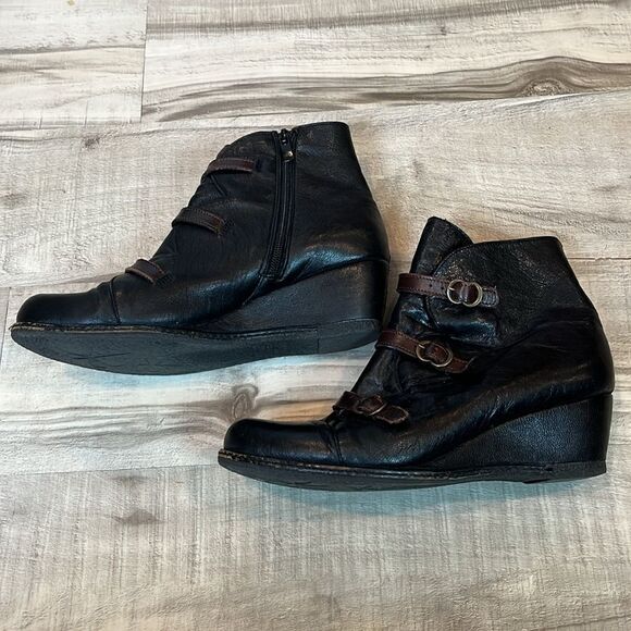 Eric Michael wedge soft leather buckle ankle boots size 40 / US 9.5-10 - Picture 6 of 9